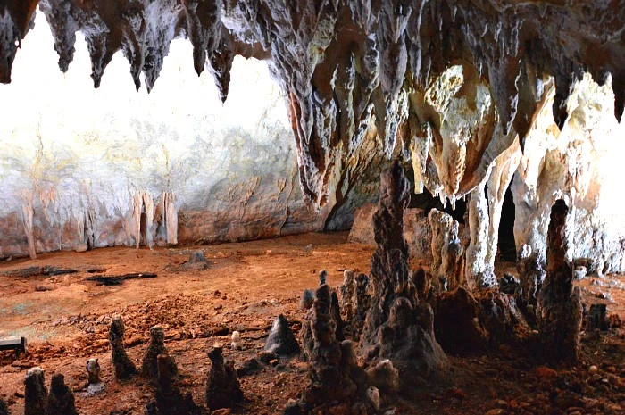 Ingresso alle Grotte di Pertosa-Auletta – visita con barca sul fiume sotterraneo Negro, Cilento, Salerno